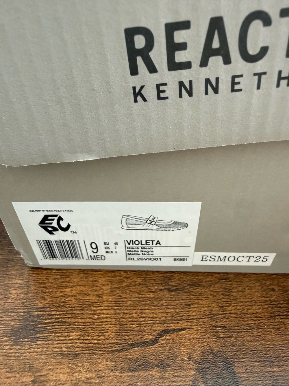Kenneth Cole Reaction Violeta Black Flats